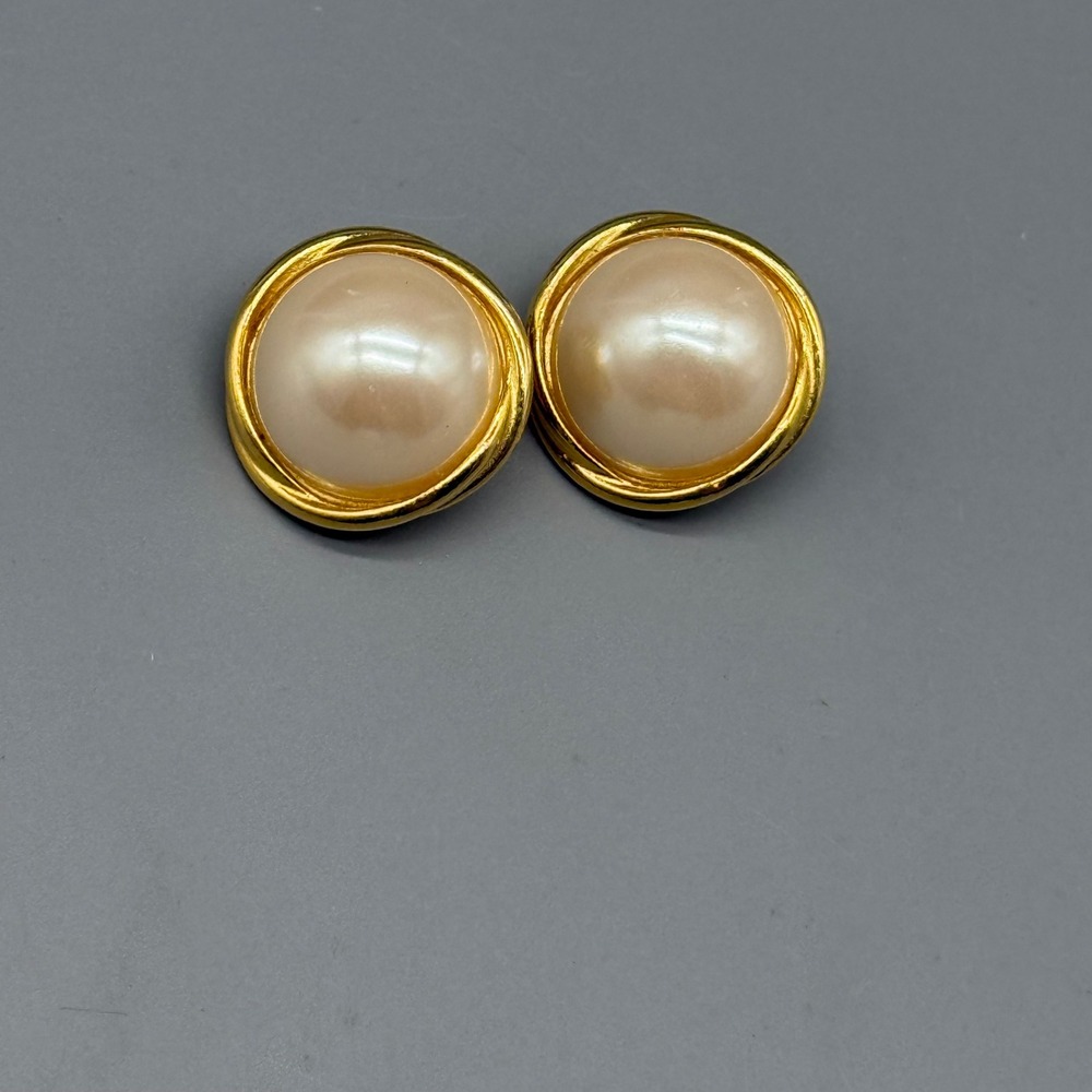 Vintage Gold Tone Faux Mabe Pearl Clip On Button Earrings Round Twisted Rope